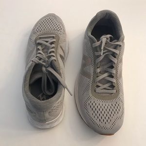 New Balance Fresh Foam running women’s sho…